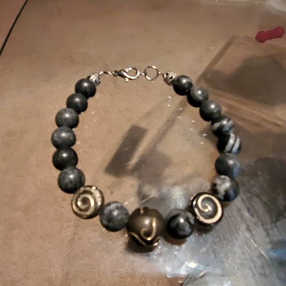 Hand made jewelry and table setting - Picture 7 of 8